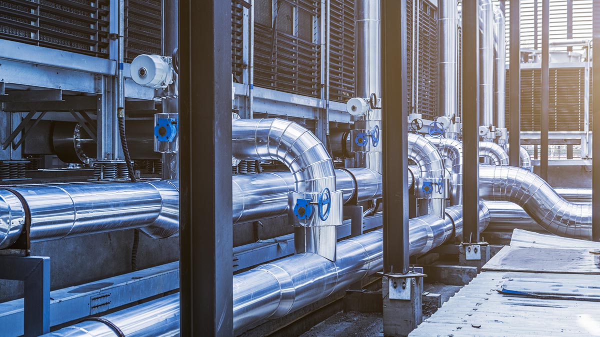 Eine Klima- und Kältetechnikanlage auf einem modernen Gebäude