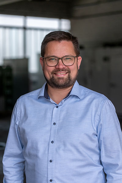 Portrait von Marec Gesche, Kälteanlagenbauermeister und Projektleiter bei Götz & Klinger aus Duisburg